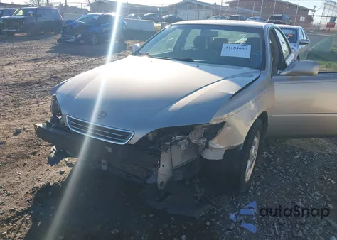 2001 Lexus Es 300 z USA, uszkodzony, nr VIN JT8BF28G110335644